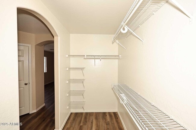 Building Photo - 10532 W Pomo St