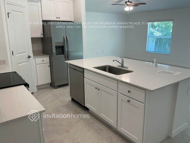 Building Photo - 21237 Pemberton Ave
