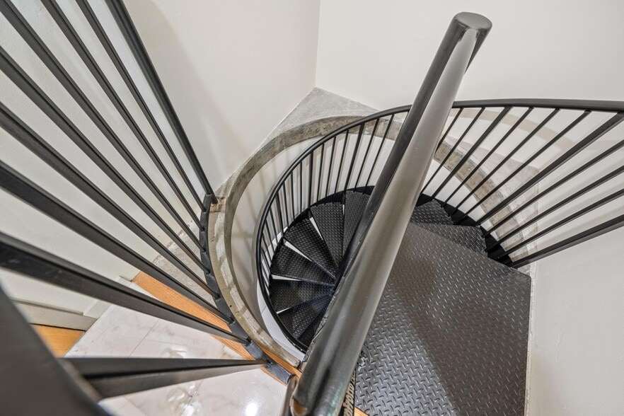 Building Photo - 1025 Island Ave