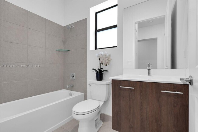 Building Photo - 4538 SW 173rd Ave