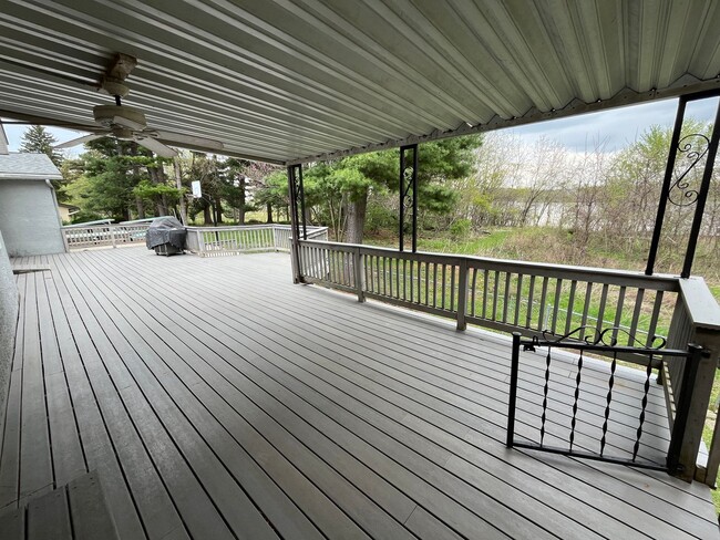 Building Photo - **RIVERFRONT 4-BEDROOM/2-BATH WITH 4-CAR GARAGE, FULL BASEMENT!!**