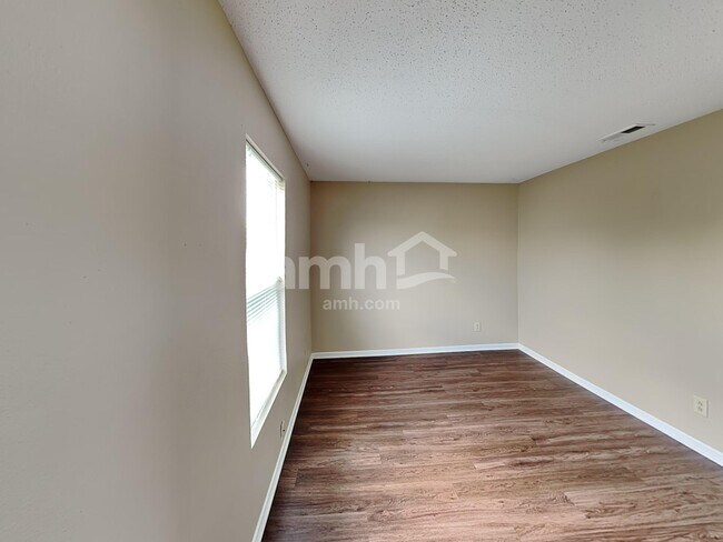 Building Photo - 10844 August Dr