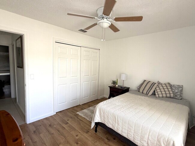Building Photo - 12726 Spinnaker Ln