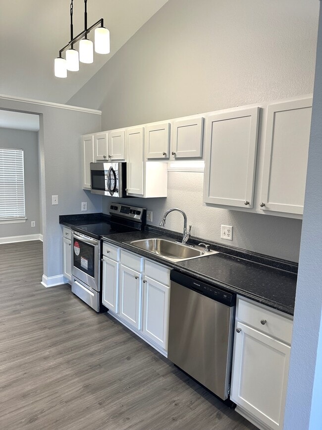 Building Photo - 3808A Palmer Dr