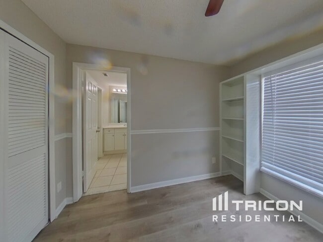 Building Photo - 1519 Carter Oaks Dr