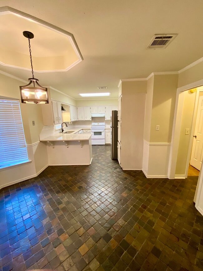 Building Photo - ** 3/2 IN NEW GREENACRES PLACE **