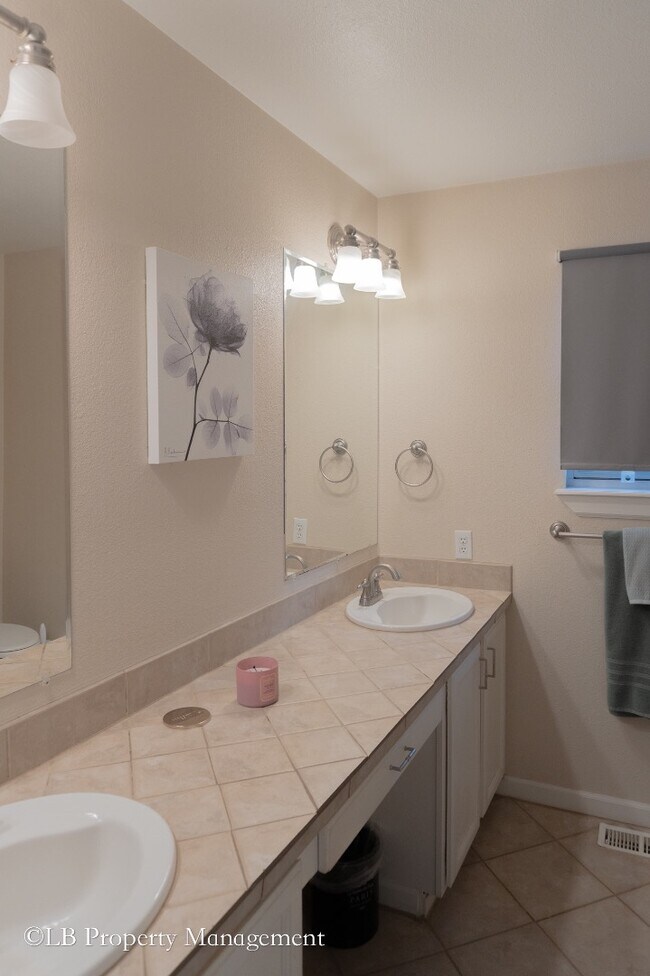 Building Photo - 4780 N Foxtail Dr