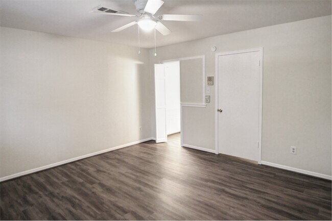 Building Photo - 12118 Double Tree Dr