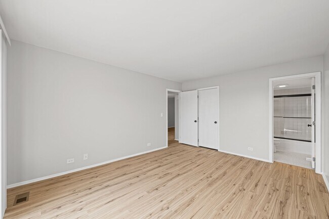 Building Photo - 1715 Northfield Square