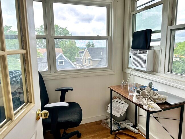 Building Photo - 223 Summer St