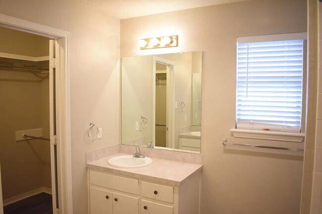 Building Photo - Coming Soon!  Awesome 2 Bedroom Home in South Lubbock!