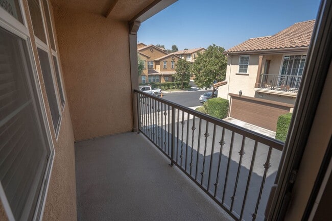 Building Photo - Charming 2-Bedroom Townhome with Office Sp...