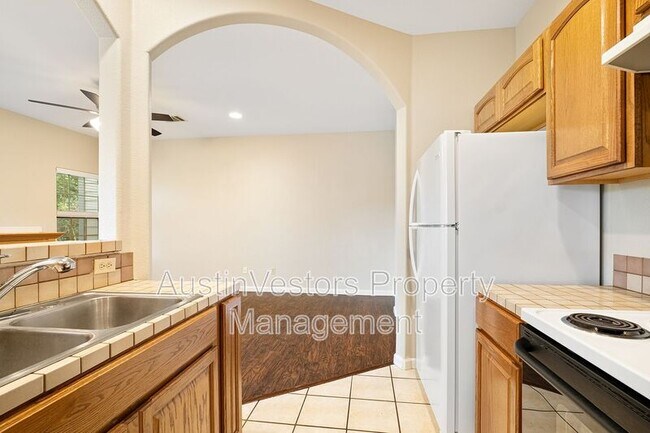 Building Photo - 1005 Canyon Edge Dr