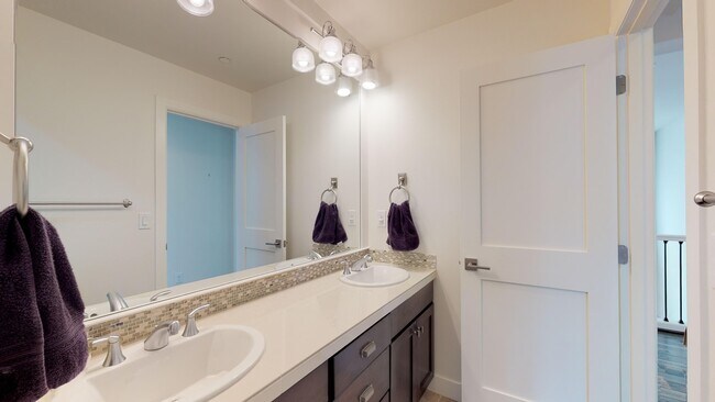 Building Photo - Issaquah highlands 5 bedroom plus Den and 5.5 bathroom newer home with a lot of amenities!!!  A m...