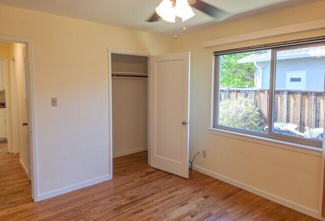 Building Photo - Sunnyvale Duplex Near Apple & Major Tech Campuses