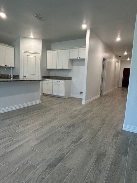 Building Photo - 752 Cascade Ln