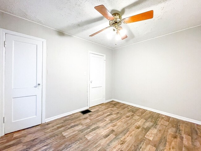 Building Photo - 409 S Dearborn St