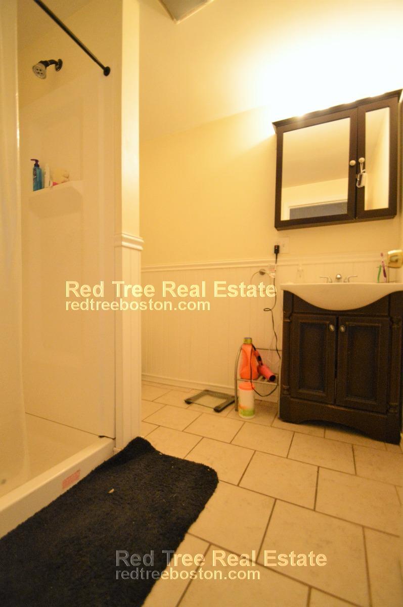 Building Photo - 72 Egmont St