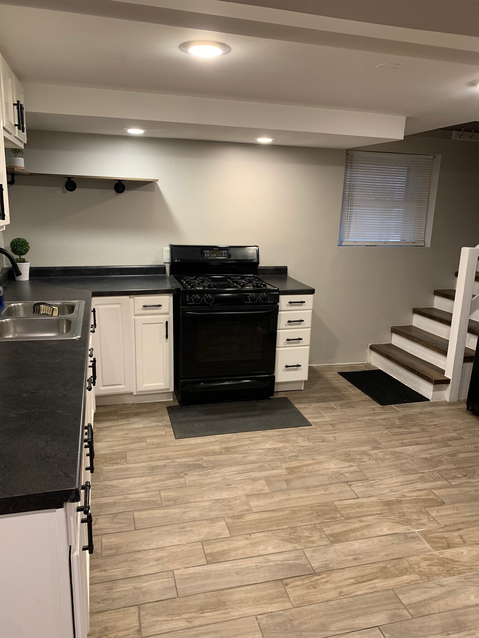 Building Photo - 2122 Kenilworth Ave