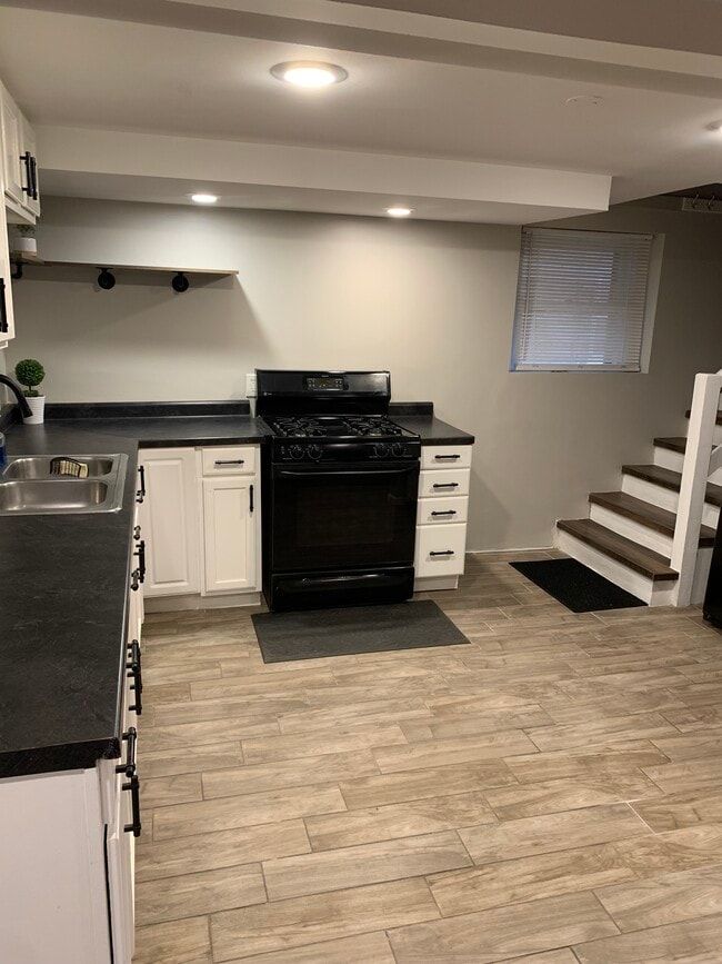 Building Photo - 2122 Kenilworth Ave