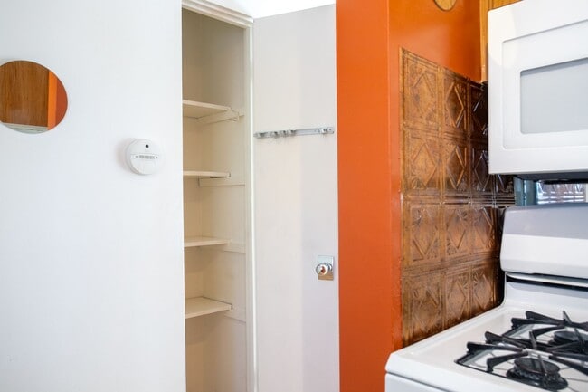 Building Photo - Mid-Century in Rancho Mirage!