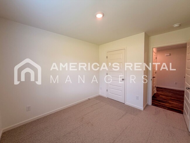 Building Photo - 305 Pne Rdg Dr