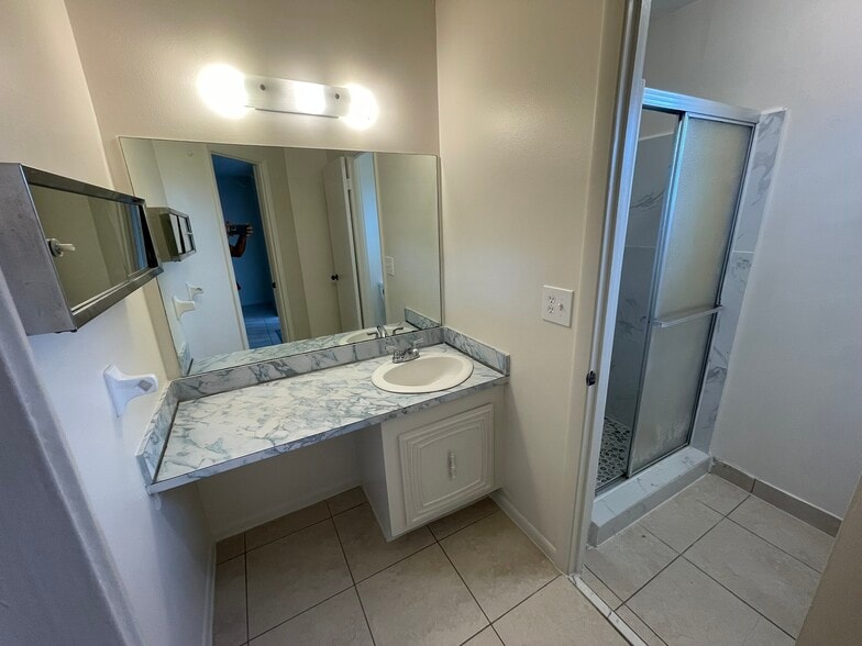 Building Photo - 5953 NW 25th Ct