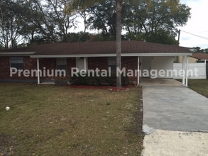 Building Photo - 247 Oakwood Dr