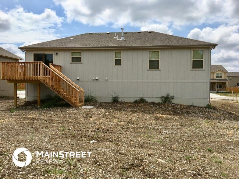 Building Photo - 516 S Poplar St