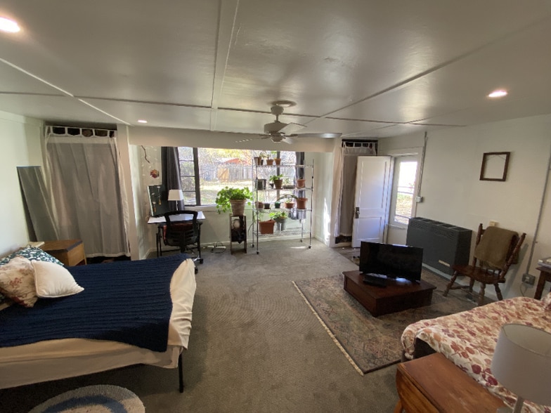 Primary Photo - 521 S Bryan Ave