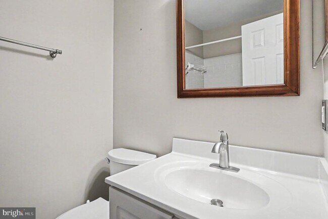 Building Photo - 4872 Ebb Tide Ct