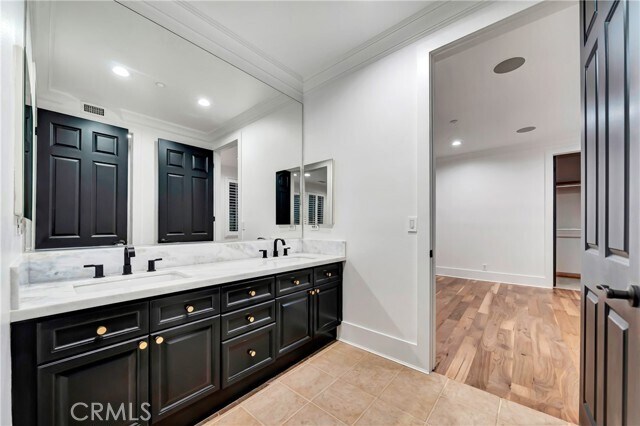 Building Photo - 4165 Elm View