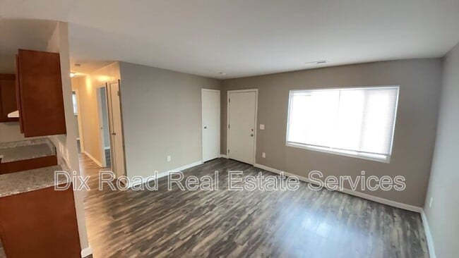 Building Photo - 10789 Sharondale Rd