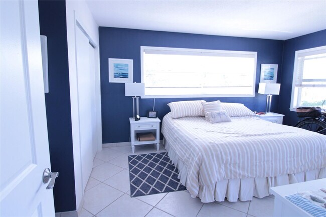 Building Photo - 470 Paradise Isle Blvd