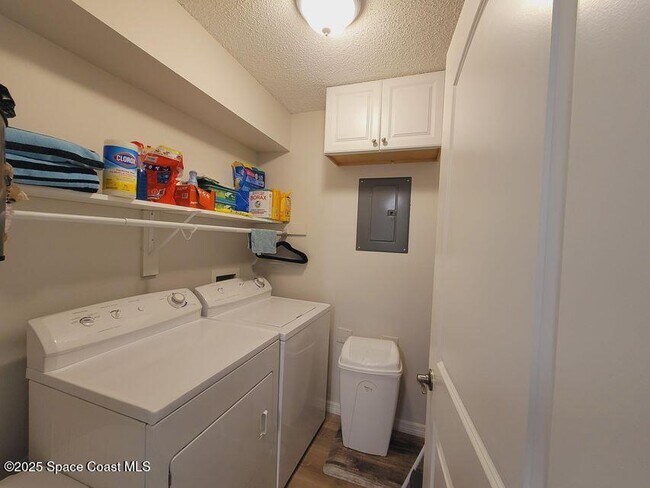 Building Photo - 225 S Tropical Trail