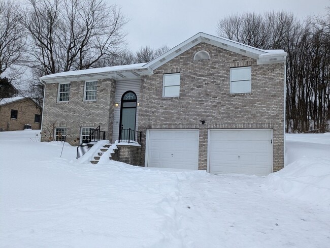 Building Photo - 3 bedroom 2.5 bathroom single family home in Chippewa Township