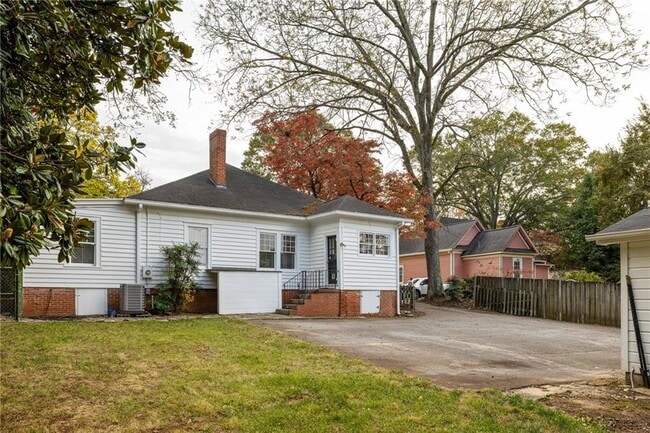 Building Photo - 5450 E Mountain St