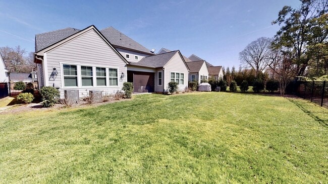 Building Photo - 1016 N Sharon Amity Rd