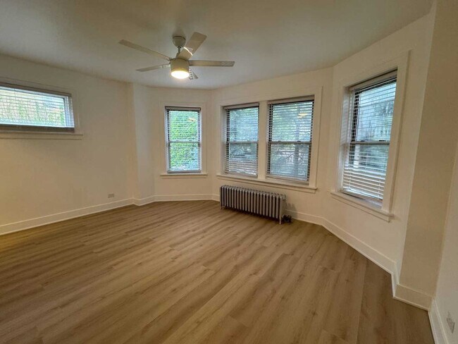 Building Photo - 6310 N Artesian Ave