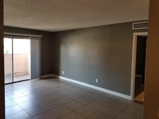 Building Photo - *FREE RENT THRU 6-30-26**HCVP considered*DOWNSTAIRS 1BD 1BA CONDO!