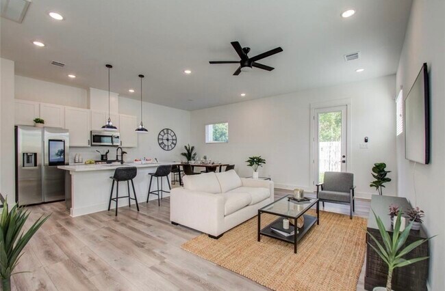 Building Photo - 778 W Tidwell Rd