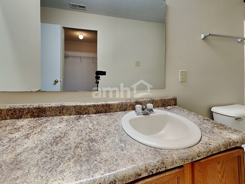 Building Photo - 12338 Teacup Way