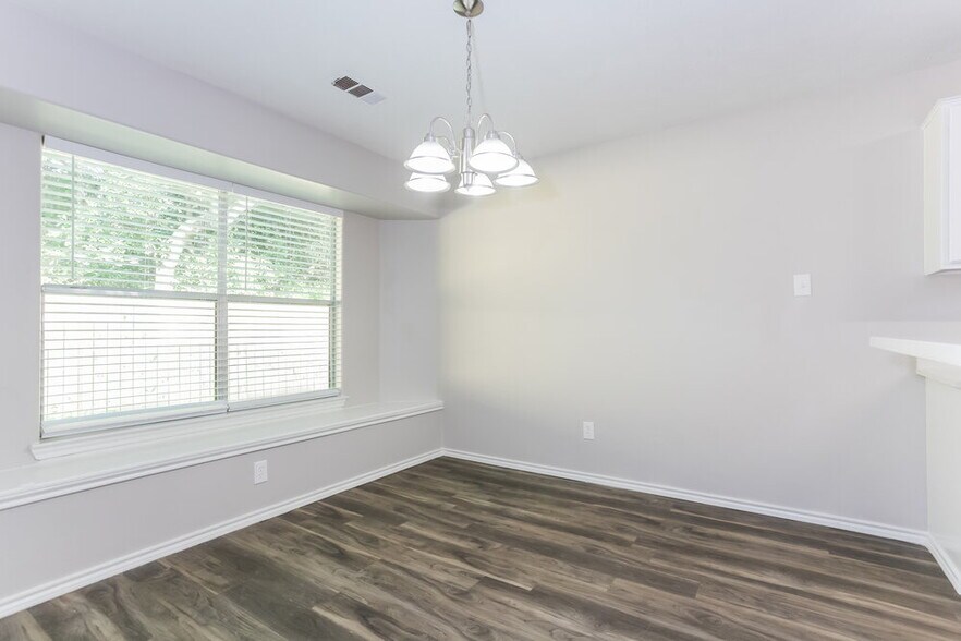 Building Photo - 3352 Jessica Ct