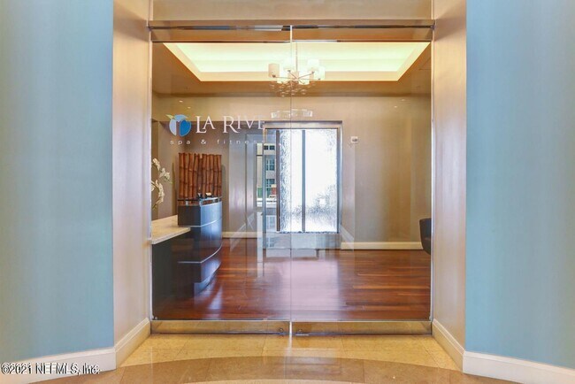 Building Photo - 1431 Riverplace Blvd