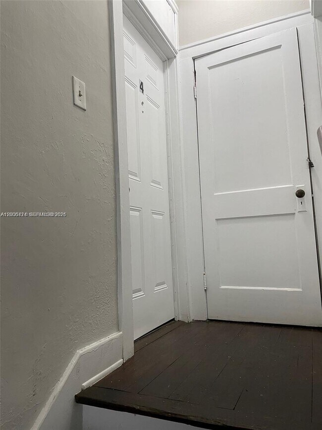 Building Photo - 3364 SW 2nd St