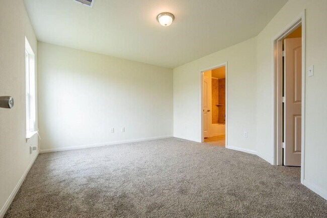 Building Photo - 22538 Cloverland Field Dr