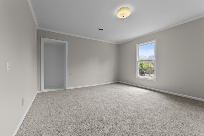 Building Photo - 803 W Davis St