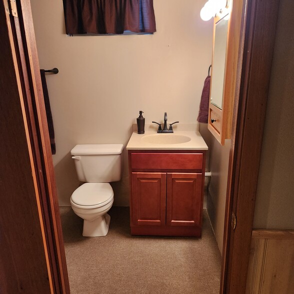 Building Photo - 1007 Roselawn Ave W