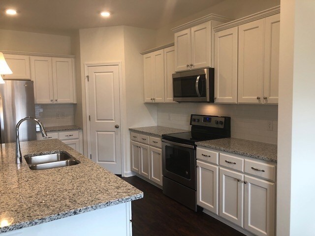 Building Photo - 218 Dogwood Cir