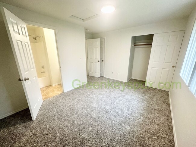 Building Photo - Amazing 2-Bedroom Townhouse with 2.5 Bathrooms, Attached Garage, Private Fenced Patio